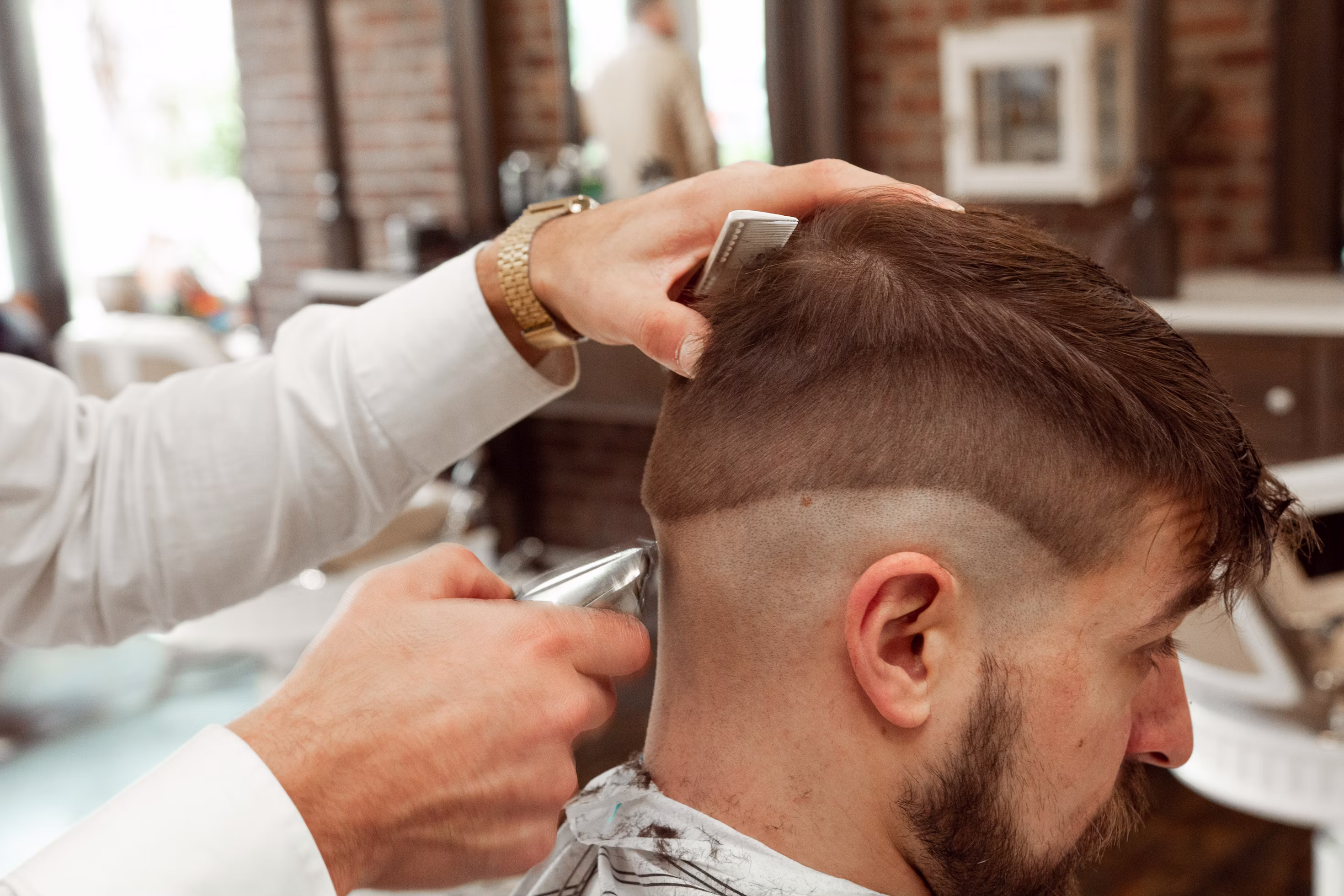Ambiente discreto de barbearia em Brasília